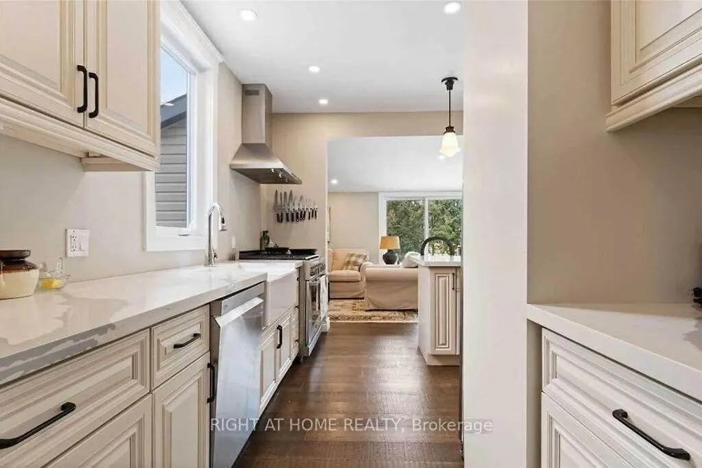 Perfection Near The River - 4 Bedroom Villa Complimentary Breakfast Delivered Daily To The Rental Niagara Falls Canada